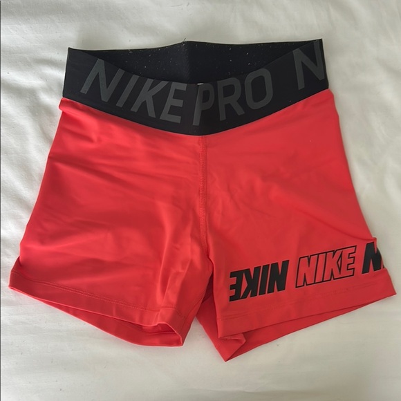 Nike Women's Peach Pro Shorts - Picture 1 of 2